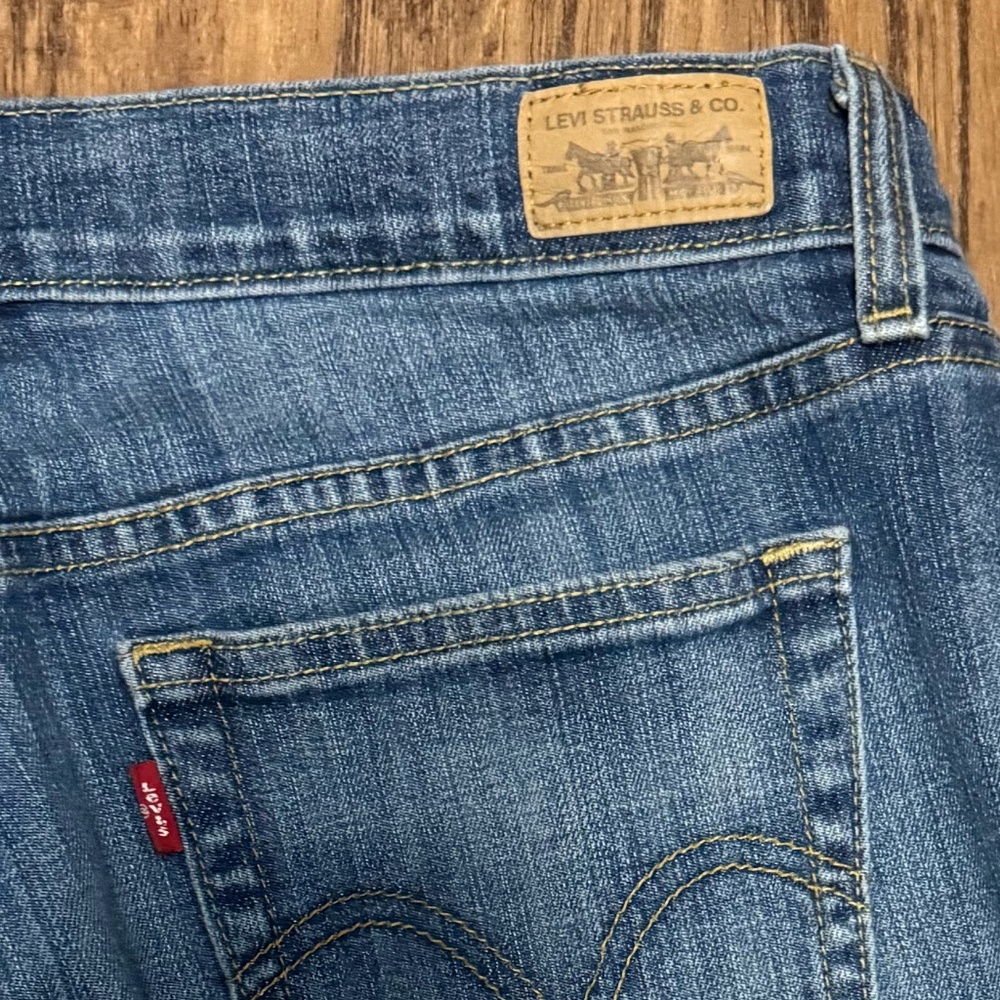 Levi's 515 Boot Cut Jeans  Size 8M